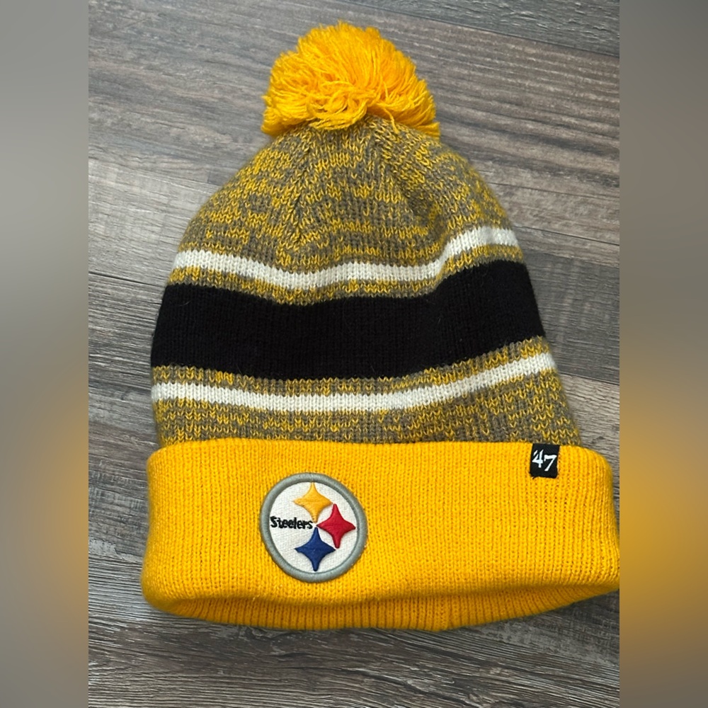 47 Brand Pittsburgh Steelers logo Black & yellow Pom-pom Beanie. Like new hat